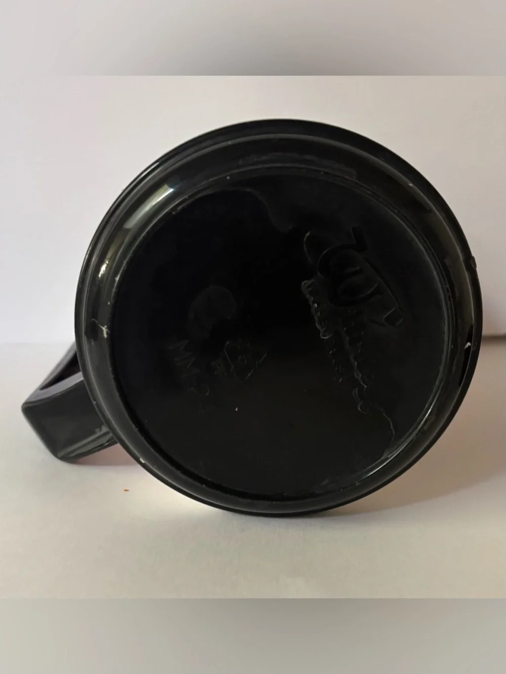 PINK Victoria’s Secret chug mug with  lid 24 oz plastic pink white black